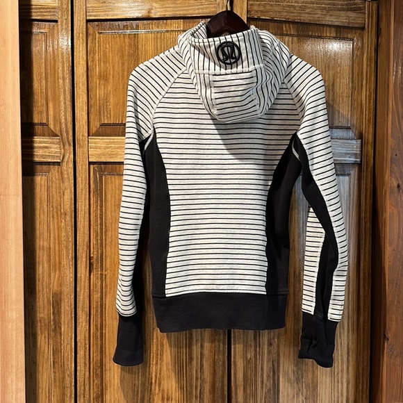 Lululemon Scuba Hoodie Black & White Zip Up Hoodie Women’s Size 10 - Picture 4 of 5